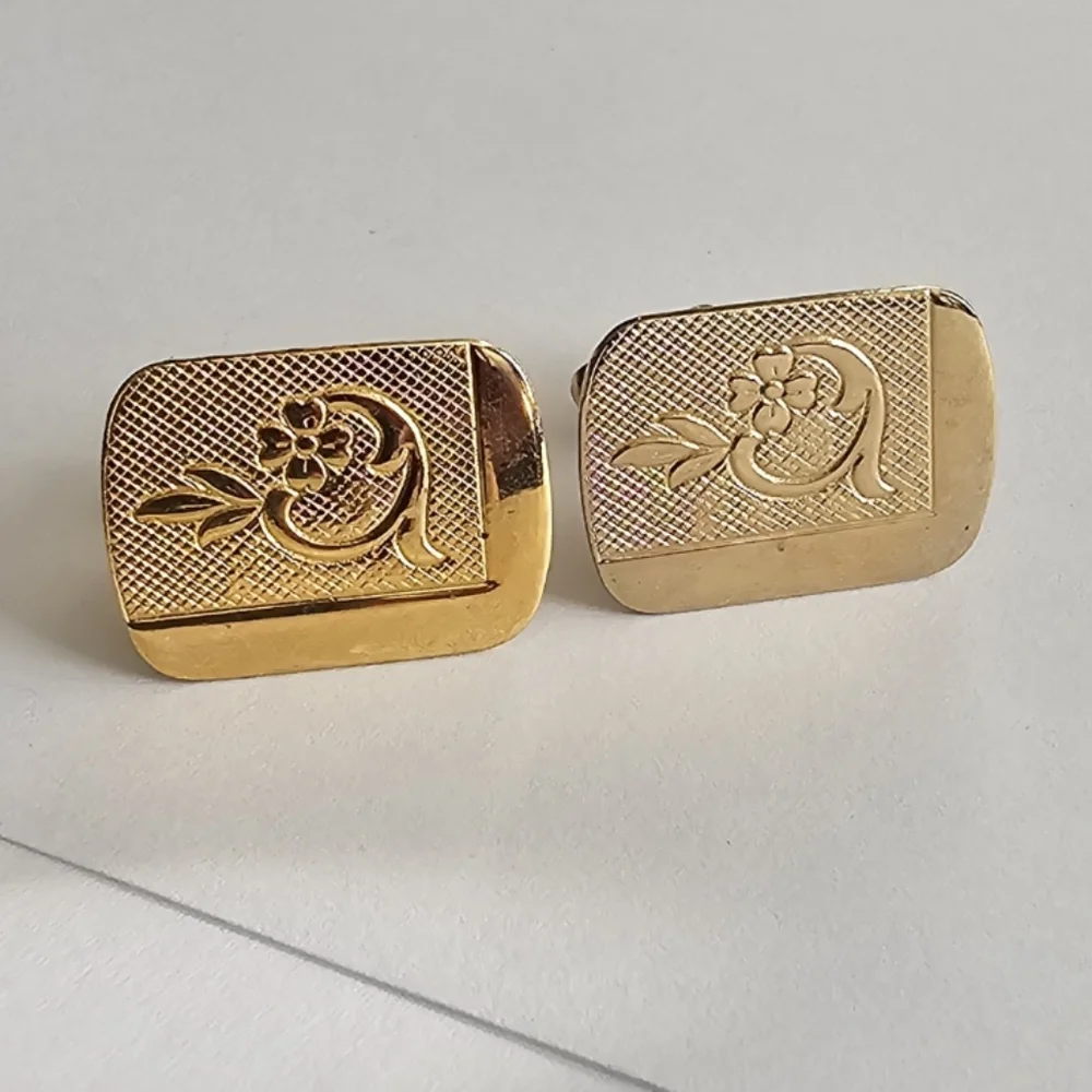 Vintage cufflinks gold tone floral cuff links